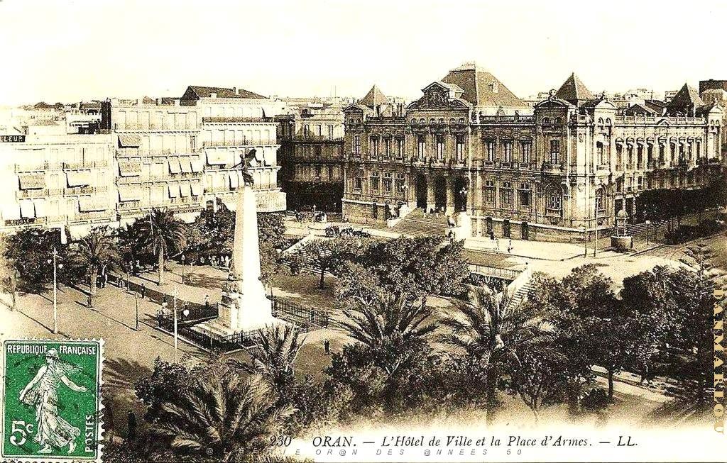 PA a- 16- Vue d'ensemble place d' Armes.jpg
